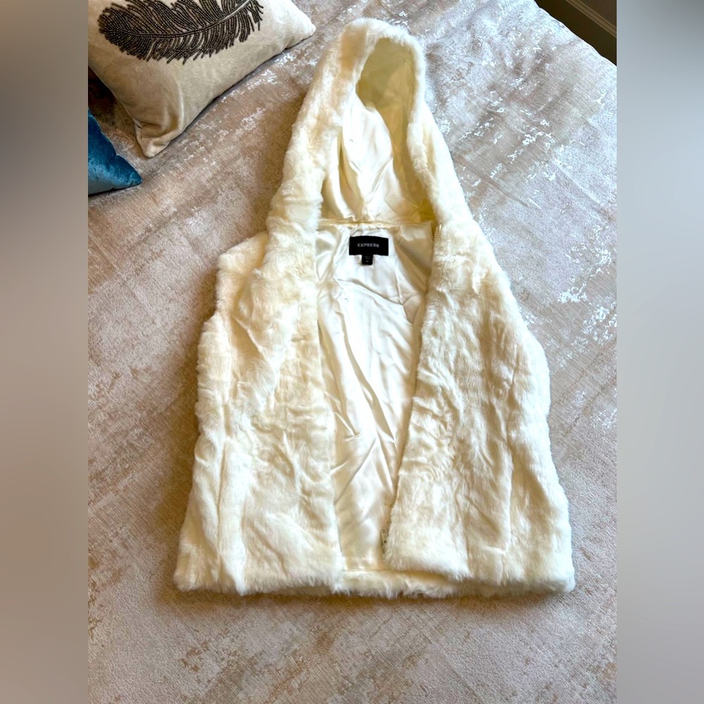 Express Faux Fur Hooded Vest - Medium - White